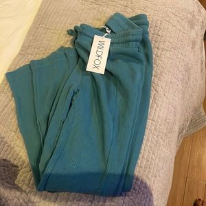 WILDFOX SIZE SM STRAIGHT LEG SWEATPANTS